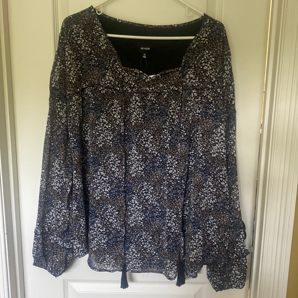 Nice flowery blouse with small flower details